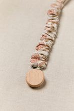 Cargar imagen en el visor de la galería, Chupetero Toscana
