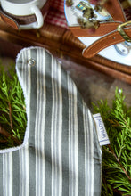 Cargar imagen en el visor de la galería, Babero Milán
