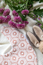 Cargar imagen en el visor de la galería, Babero Verona
