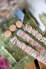 Cargar imagen en el visor de la galería, Chupetero Capri
